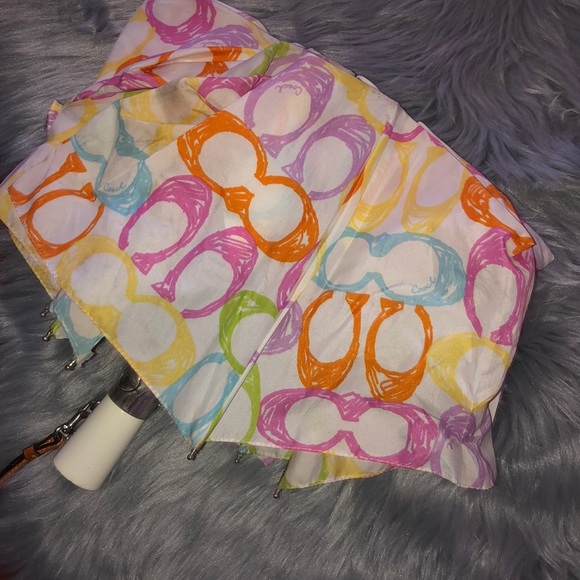 Coach Umbrella - Picture 2 of 3